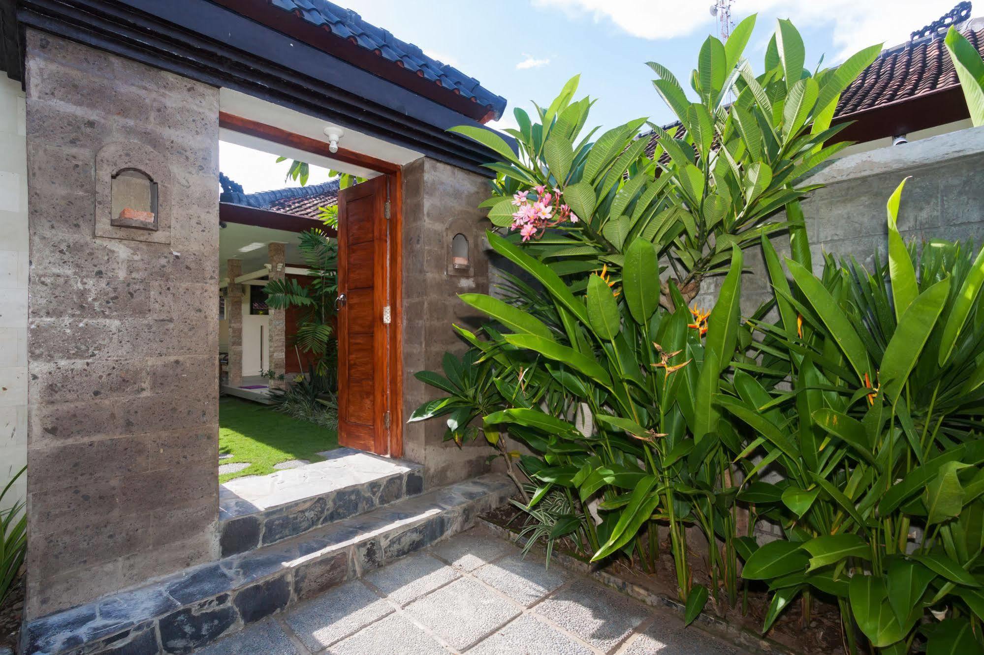Zen Rooms Sanur Blanjong Sekawaru Buitenkant foto
